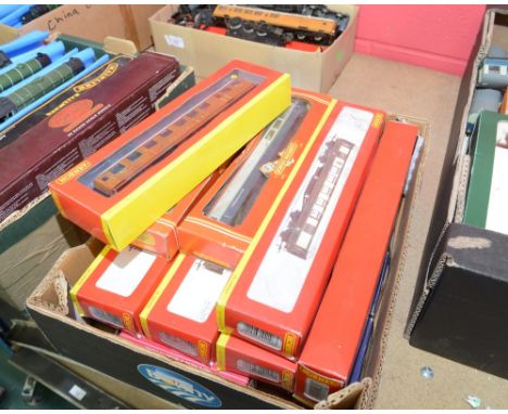 Railway interest: A quantity of boxed Hornby 00 gauge models inc. rolling stock tog. with three boxed Bachmann carriages 