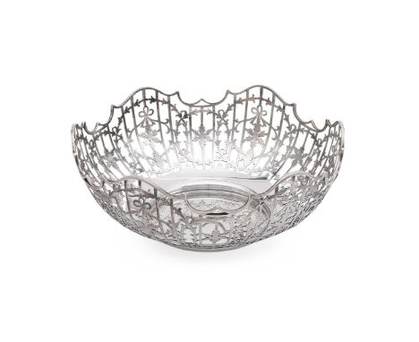 A SILVER SHAPED CIRCULAR PIERCED BOWL WALKER &amp; HALL, SHEFFIELD 1930 Pierced with foliate decoration and on a circular foo