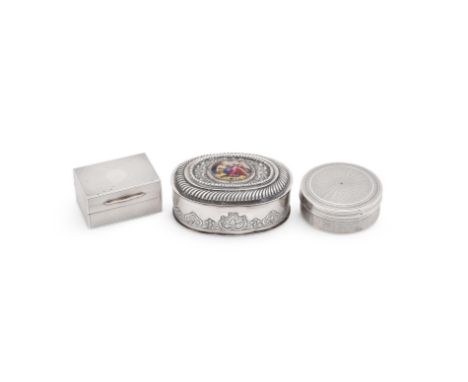 
	
		A SILVER RECTANGULAR BOX
		MAKER'S MARK H.W, LONDON 1922
		With engine turned decoration and a circular vacant reserve t