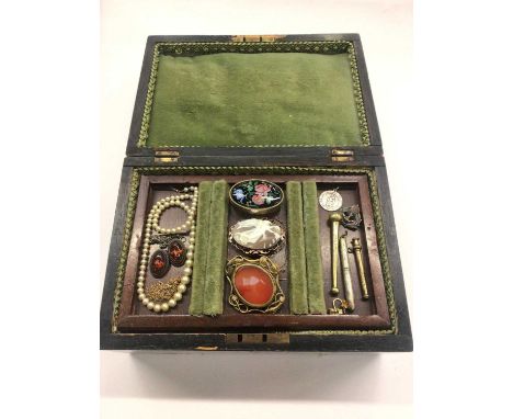 Group of vintage costume jewellery to include a Victorian 9ct gold mounted carved shell cameo brooch, silver St. Christopher 