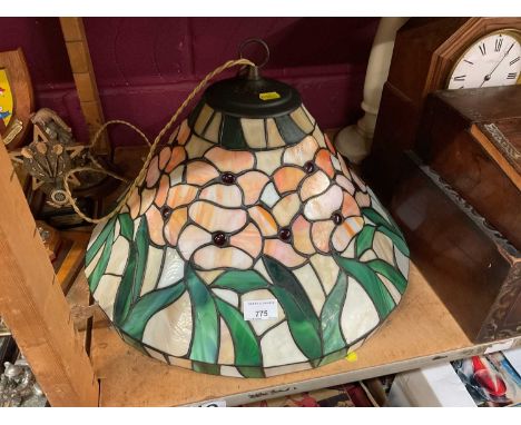 Tiffany-style leaded stained glass lamp shade