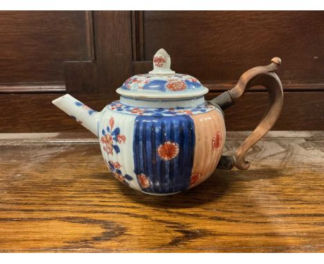 Late 17th/18th century Chinese fluted Imari porcelain teapot with replacement walnut handle, 18.5cm from spout to handle