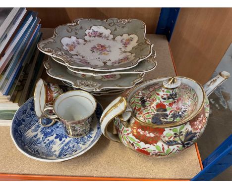 Group of Regency floral painted tablewares, pattern no 3338, 8 pieces, and small group of Chamberlains Worcester thumb patter