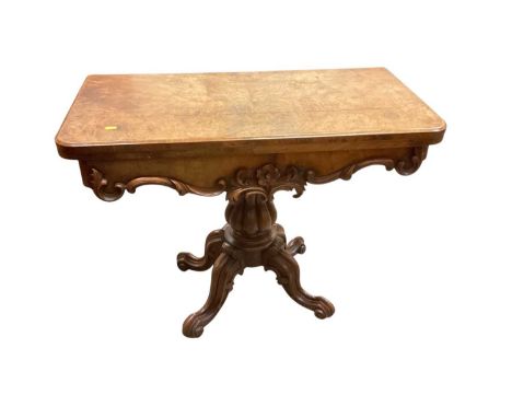 Victorian walnut card table with foldover top on reeded support and four splayed legs, 91.5cm wide