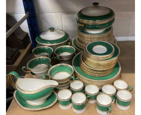 Collection of Wedgwood Ulander pattern tablewares11 dinner plates6 smaller plates 12 even smaller plates2 tureens with covers