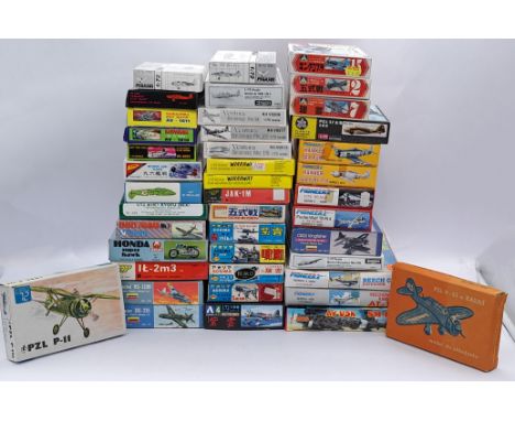 Aosima, Pioneer 2, Lindberg, Ventura, Pegasus and similar a boxed mixed scale group of military aircraft model kits (see phot