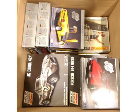 Italeri, Majorette &amp; Similar a boxed Group of Mixed Scale Model Kits. Includes AC Cobra 427 with others. Although uncheck