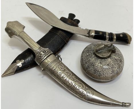 A mixed group of tourist wares comprising a kukri dagger set and leather scabbard (also including two miniature blades) (w- 2