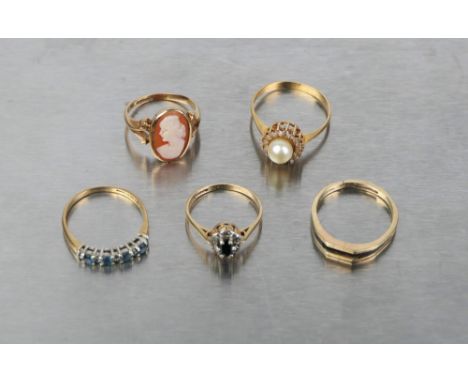 Four 9 ct gold dress rings and one un-hallmarked, weight 11 grams
