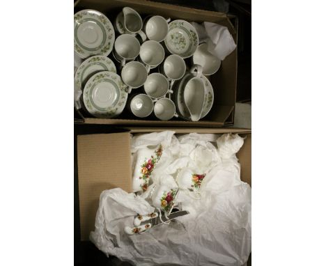 Extensive Royal Doulton ' Tonkin ' Part Dinner and Tea Service