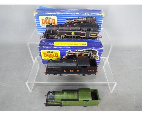 Hornby Dublo - A group of three 3 - rail locomotives including EDL 7 0-6-2 tank loco number 9596 in LNER green livery, EDL 7 