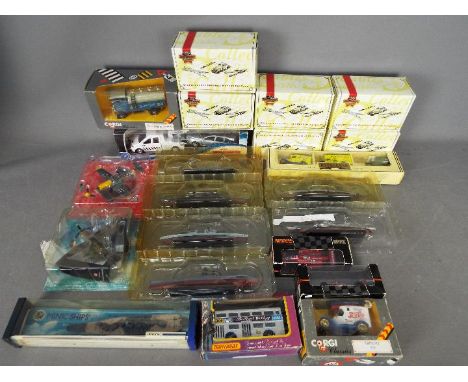 Matchbox Collectibles, Amer.com, Onyx, Minic Others - A group of boxed diecast model vehicles, ships, and aircraft. Lot inclu
