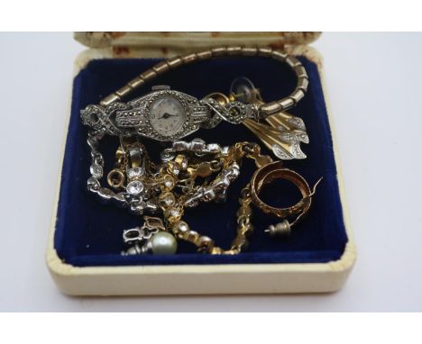 Collection of assorted Jewellery inc. Stone set bracelet, Pearl set yellow metal pendant etc 