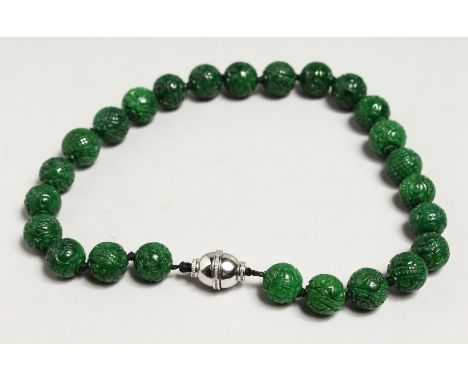 A GOOD CARVED JADE NECKLACE with 18ct white gold and diamond clasp