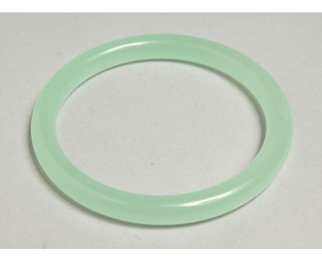 A GOOD ICY JADE BANGLE, 7cm diameter.