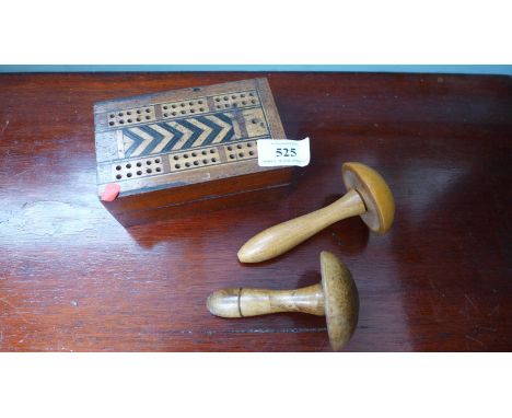 Cribbage playing card box and two treen mushrooms 