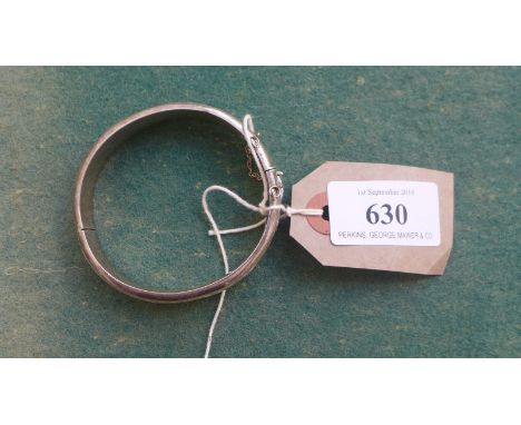 Decorative silver bangle (Birmingham 1932)