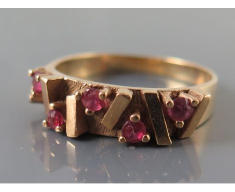 A Modern 9ct Gold Ruby Dress Ring, size P, 3.7 g