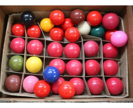 Assorted collection of vintage snooker balls