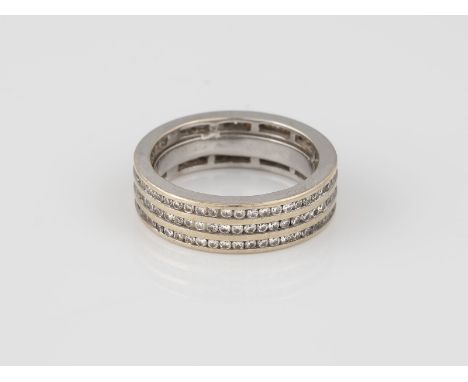 DIAMANT-RING Weißgold. Ringmaß ca. 51,5, Ges.-Gew. ca. 6,9 g. Geprüft 18 K. Ca. 150 Brillanten, zusammen ca. 0,75 ct.