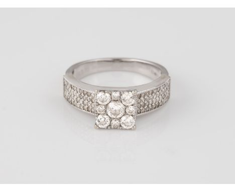 DIAMANT-RING Weißgold. Ringmaß ca. 51, Ges.-Gew. ca. 4,2 g. Gest. 18 K, Herstellerzeichen, Caratangabe der Diamanten gemarkt.