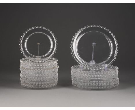 RENÉ LALIQUE1860 Ay/Champagne - 1945 ParisSATZ VON 26 TELLERN 'NIPPON' Frankreich, nach 1945 Farbloses Pressglas. D. 17 und 2