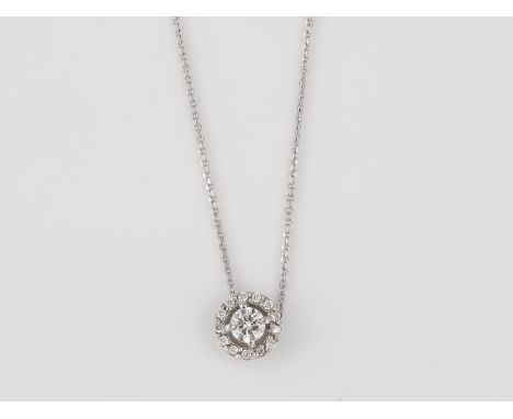 DIAMANT-ANHÄNGER-KETTE Weißgold. L. 45 cm, Ges.-Gew. ca. 1,7 g. Gest. 585 bzw. 14 K. Rundes Schaustück, D. ca. 0,7 cm, ein Br
