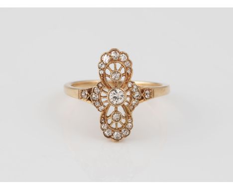 DIAMANT-RING Gelbgold. Ringmaß ca. 51, Ges.-Gew. ca. 2,5 g. Geprüft 18 K, Reste einer Punzierung. Hauptstein im Altschliff, c