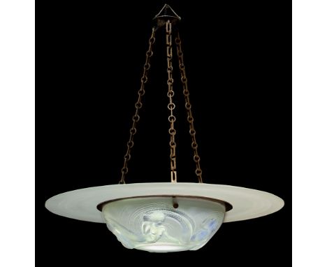 René Lalique (1860 - 1945), Glass chandelier 'Calypso'. Signed R Lalique France. Francia, 1930, H cm 58, diameter cm 58