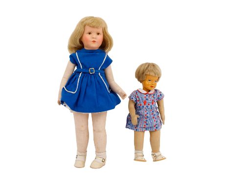 KÄTHE KRUSE/KRAHMER 2-tlg Konvolut Puppen, 2.H. 20. Jh. Käthe Kruse VEB, Bad Kösen, Puppe VIII: Kunststoffkurbelkopf mit blon