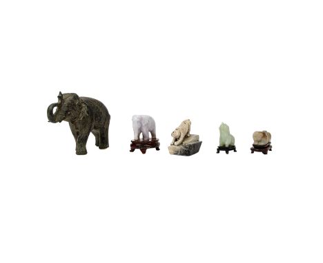 Konvolut: 5 Tierfiguren. ASIEN und INDIEN: u.a. aus Jade, Stein, Milky Lavendel Amethyst, H ca.: 3 cm bis 13,5 cm.| Mixed lot