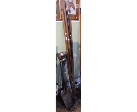 A collection of old hand tools to include shovels, rakes etc (10)