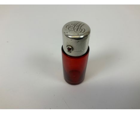 Sampson Mordan &amp; Co Ruby Glass and Silver Salts Bottle - London 1899 - 73mm 