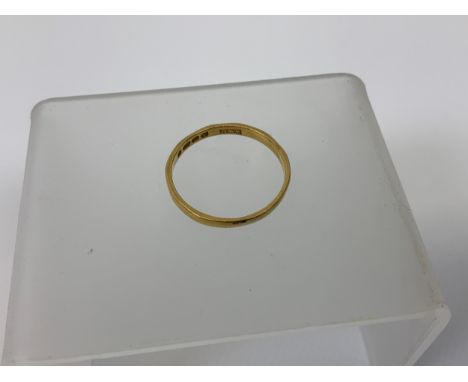 22ct Gold Ring - Size R - 2.2gms 