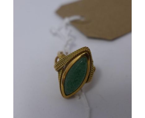 A ladies jade ring, having rope design to sides, marked 750 