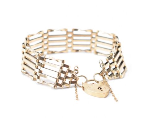 A hallmarked 9ct gold gate link chain bracelet with heart lock safety clasp. Hallmarked London 1977. Weight 16.64g. Measures 
