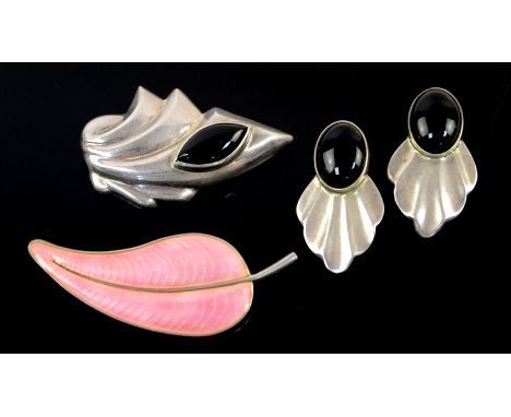 Volmer Bahner pink enamel brooch, in silver signed VB Denmark, measure approximately 7.6 x 2.9cm an onyx silver brooch and ma
