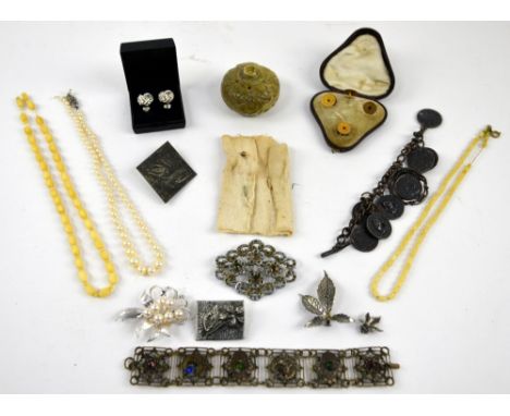 A mixed group of costume jewellery, a paste set peacock feather brooch stamped 800, good luck spinner pendant, Suisse enamel