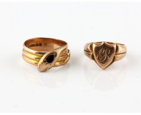 Edwardian shield shaped signet ring, hallmarked Chester 1905, size R and snake ring, size W, both in 9 ct .     CONDITIONGros