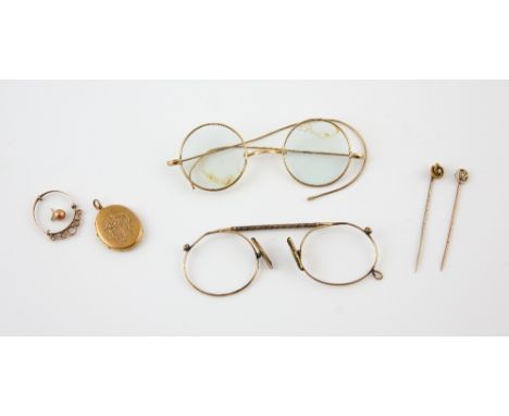 Mixed group of items, wire work and seed pearl stick pin, stamped 15 ct, floral seed pearl stick pin, 1920's oval locket with