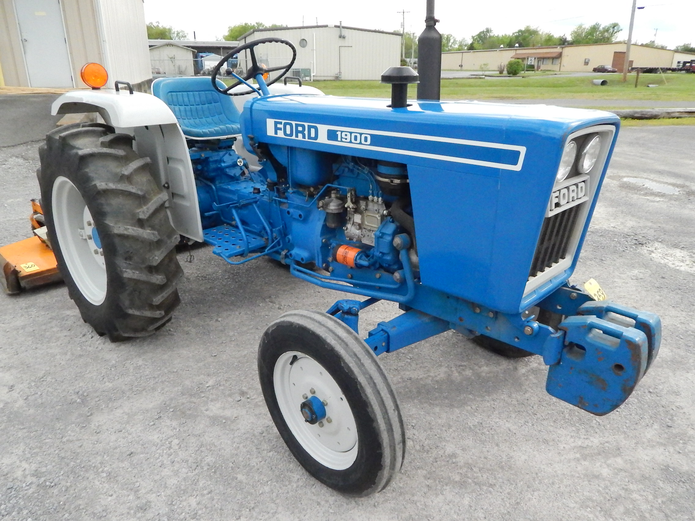 Ford Model 1900 Tractor, VIN U906846, 604 Hrs., 2 WD, Shibaura Diesel ...