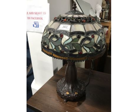 WONDERFUL TIFFANY STYLE LAMP