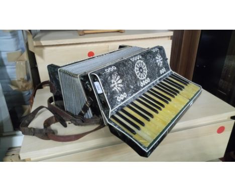 VINTAGE PEITRO ITALIAN ACCORDION