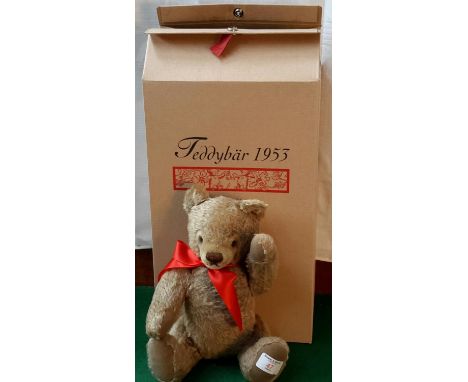 A Steiff 1953 brown bear with box