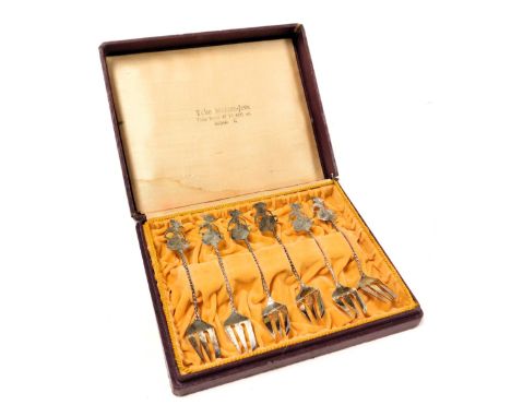 Six Javanese forks, with shadow puppet figural terminals, white metal, cased, 1.40oz. 