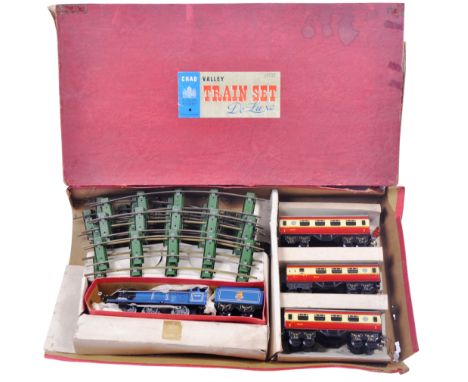 An original vintage Chad Valley made O gauge clockwork model railway trainset locomotive set No. 10117 ' Trainset De Luxe '. 