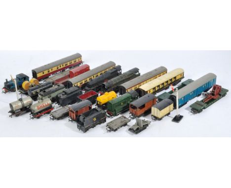 A QUANTITY OF UNBOXED AND ASSORTED TRI-ANG OO GAUGE TRANSCONTINENTAL  LOCOMOTIVES AND ROLLING STOCK