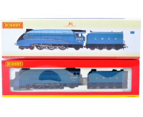 An original boxed Hornby made 00 gauge model railway trainset locomotive engine No. R2339 Class A4 Mallard 4468 in LNER blue.