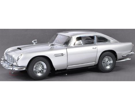 James Bond - A large 1/8 scale Eaglemoss made precision diecast model of James Bond's Aston Martin DB5. Superbly detailed, th