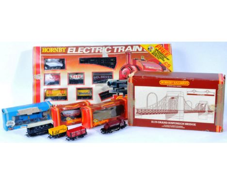 An original vintage Hornby made 00 gauge model railway trainset locomotive set No. R583 ' Industrial Freight ' along with R17